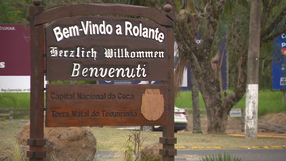 Placa na entrada de Rolante — Foto: Reprodução/RBS TV