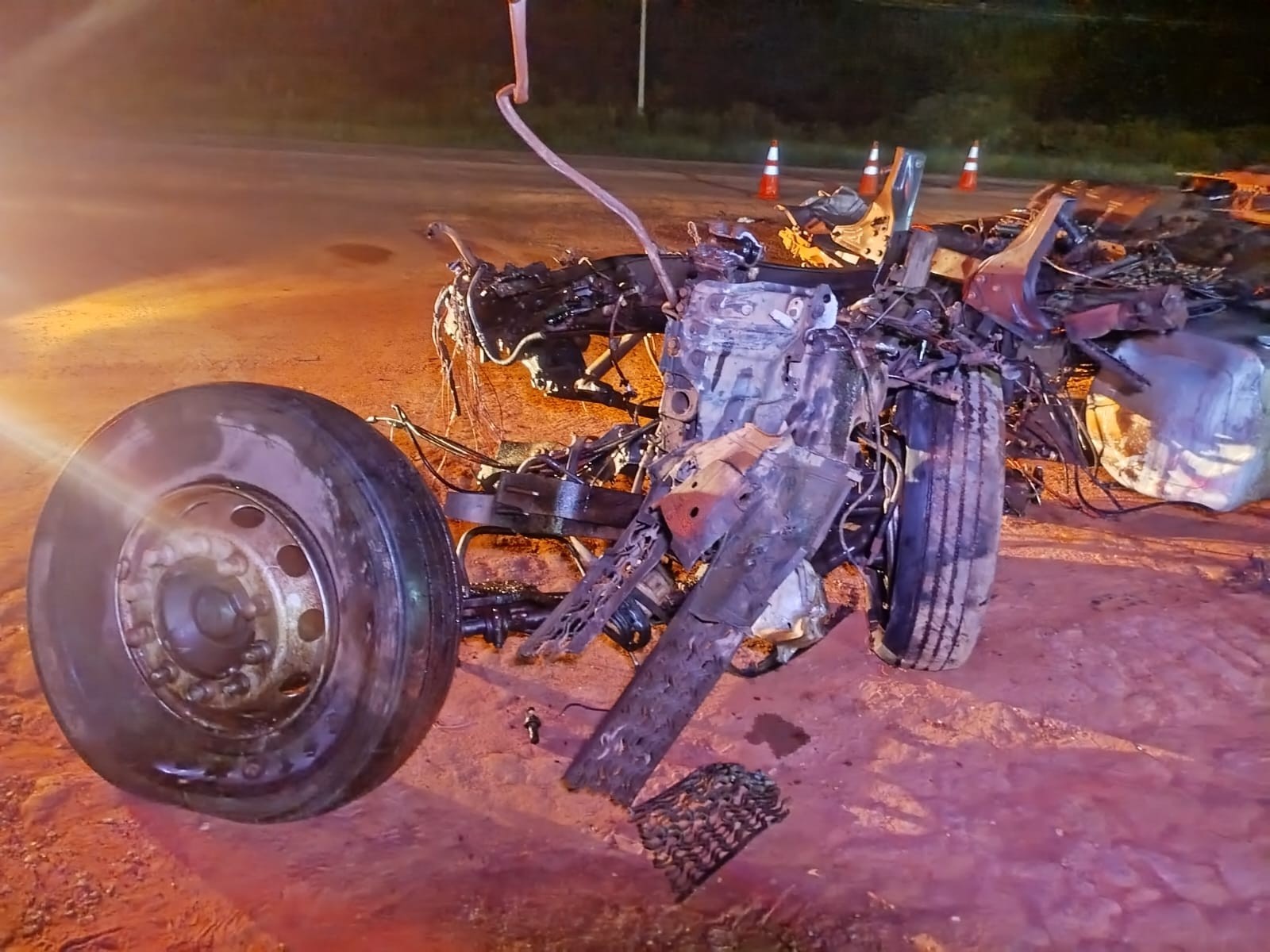 VÍDEO: batida entre carretas mata motorista e provoca incêndio na BR-163 em MT