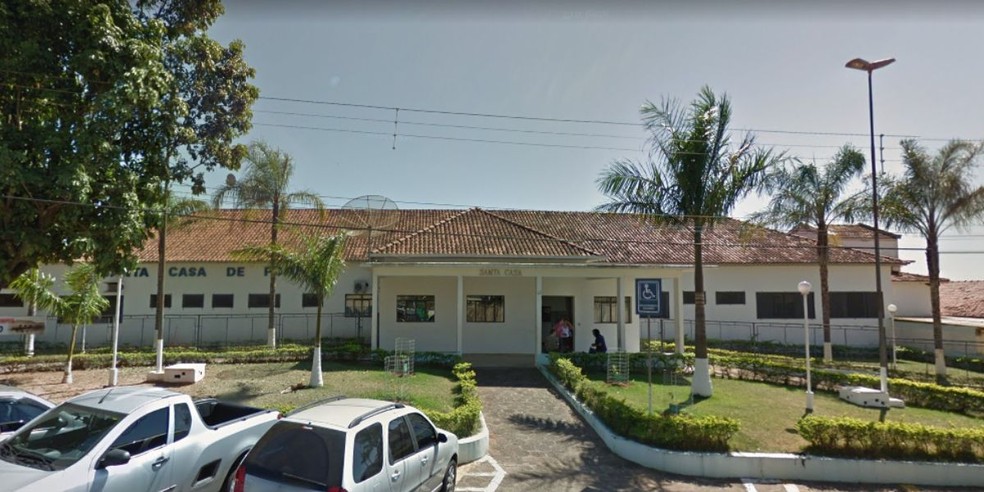 1 de 2
Homem foi levado à Santa Casa de Pompéia (SP) após ter sido esfaqueado pela companheira — Foto: Google Street View/Reprodução