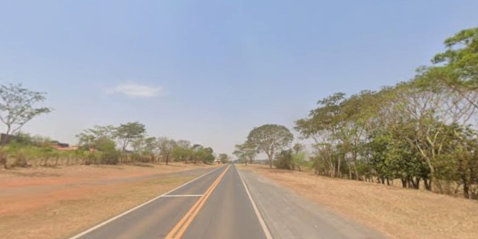 2 de 2
Um motociclista de 23 anos morreu na noite de segunda-feira, na Rodovia Hil&aacute;rio Spuri Jorge, em Regin&oacute;polis (SP) &mdash; Foto: Google Street View/Reprodu&ccedil;&atilde;o