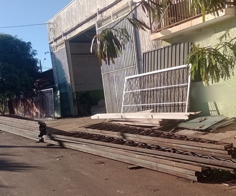 Polícia Civil recupera mais de 130 peças de estrutura metálica furtadas de cerâmica desativada, em Panorama