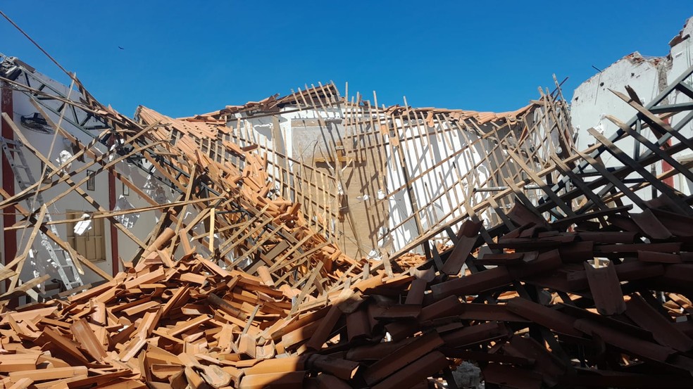 Telhado de igreja desaba após reforma em Curralinhos, no Piauí — Foto: Diaconia de São Raimundo Nonato