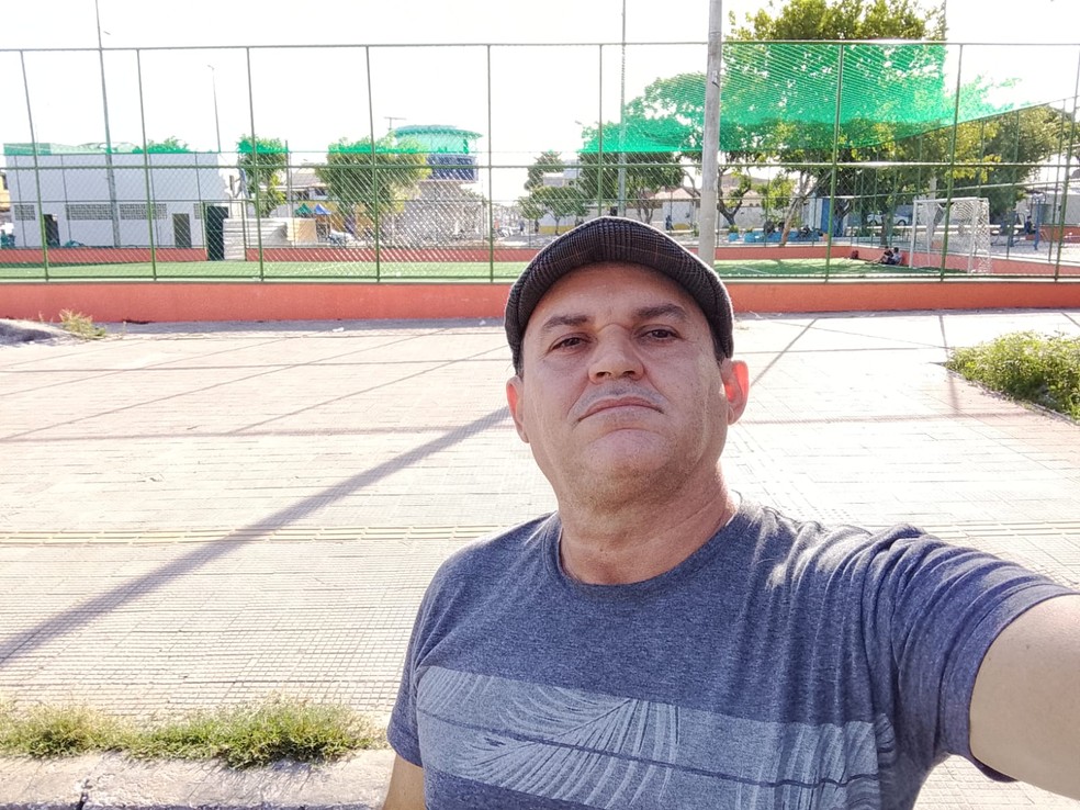 O artesão Claudio Sombra mora no bairro Panamericano desde 1978. — Foto: Arquivo pessoal