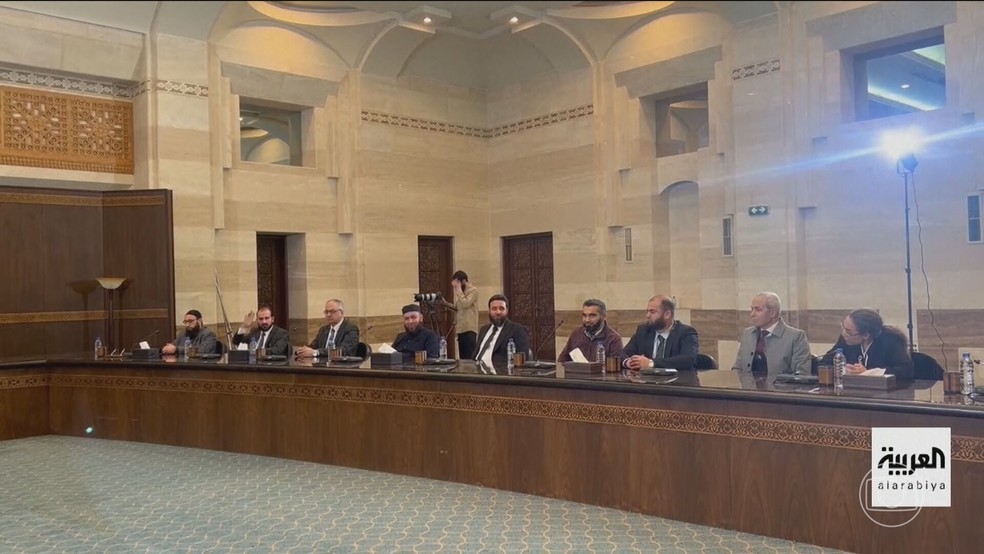 Rebeldes que tomaram o poder na Síria analisam situação financeira do governo enquanto buscam reconstruir o país — Foto: Reprodução/TV Globo