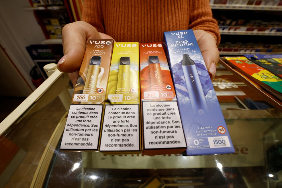 Febre entre adolescentes, França proíbe venda de cigarro eletrônico  descartável