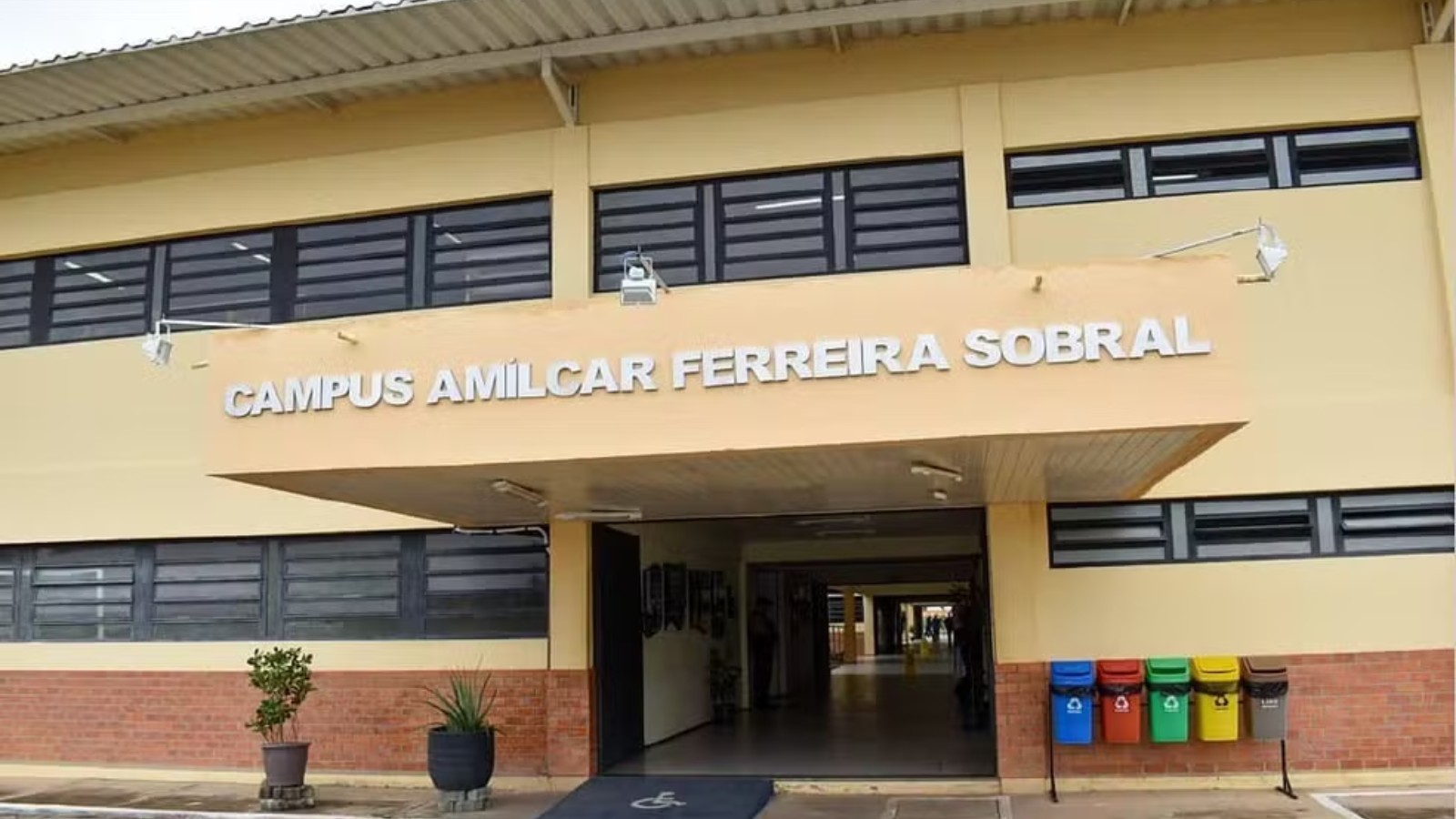 Ministro da Educação anuncia curso de medicina em mais uma cidade no PI