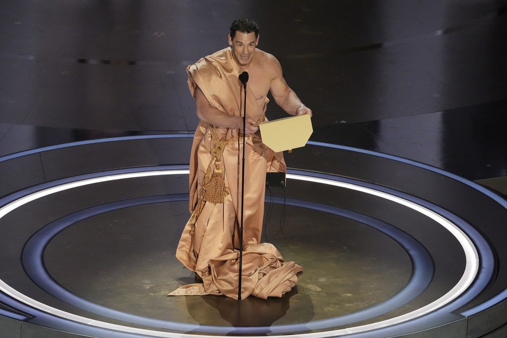 Oscar 2024 Quem é John Cena, ator que apresentou prêmio pelado