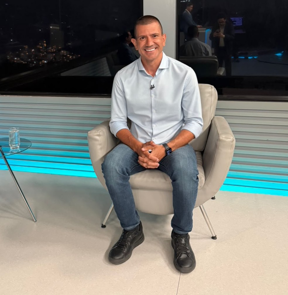 Governador eleito Douglas Ruas é entrevistado no RJ2 — Foto: Lucas Soares / TV Globo