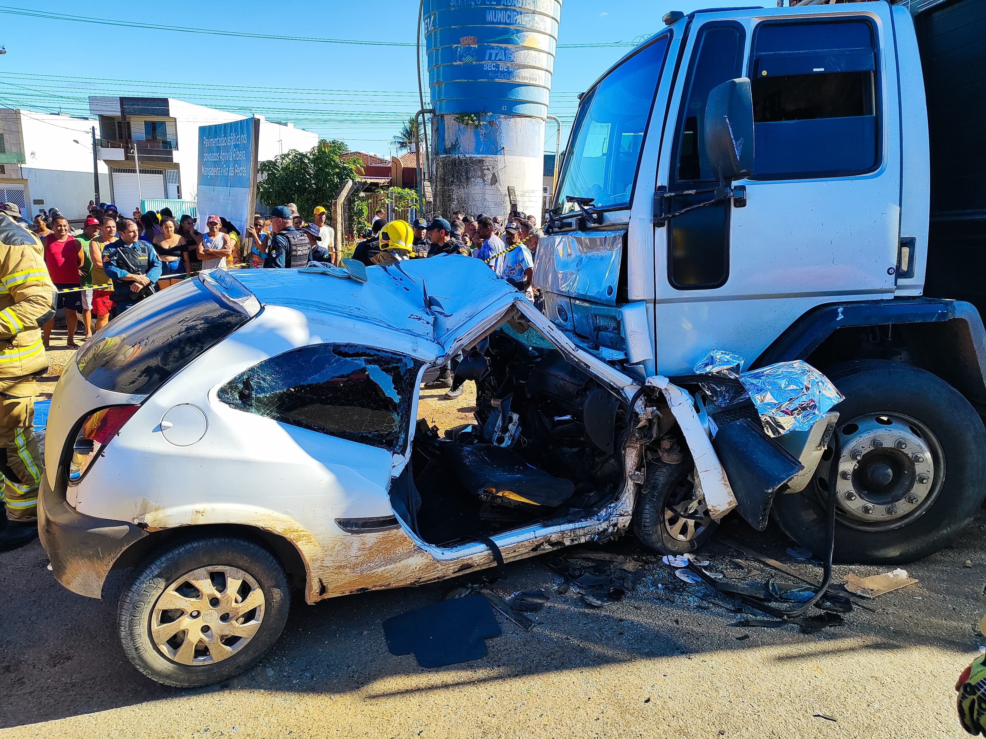 Mulher foi sequestrada pelo ex-marido antes da batida contra caminhão, diz polícia sobre morte de ex-casal em Itabaiana