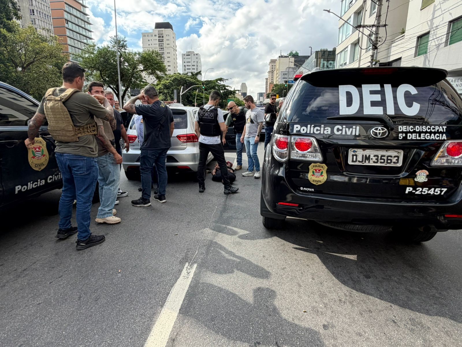 Tiroteio na Avenida Faria Lima, em SP, deixa um suspeito morto