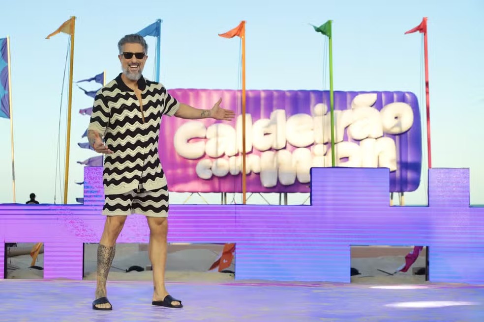 'Caldeirão com Mion' inicia as gravações dos programas especiais de verão na praia de Porto das Dunas — Foto: Globo/Beatriz Boblitz
