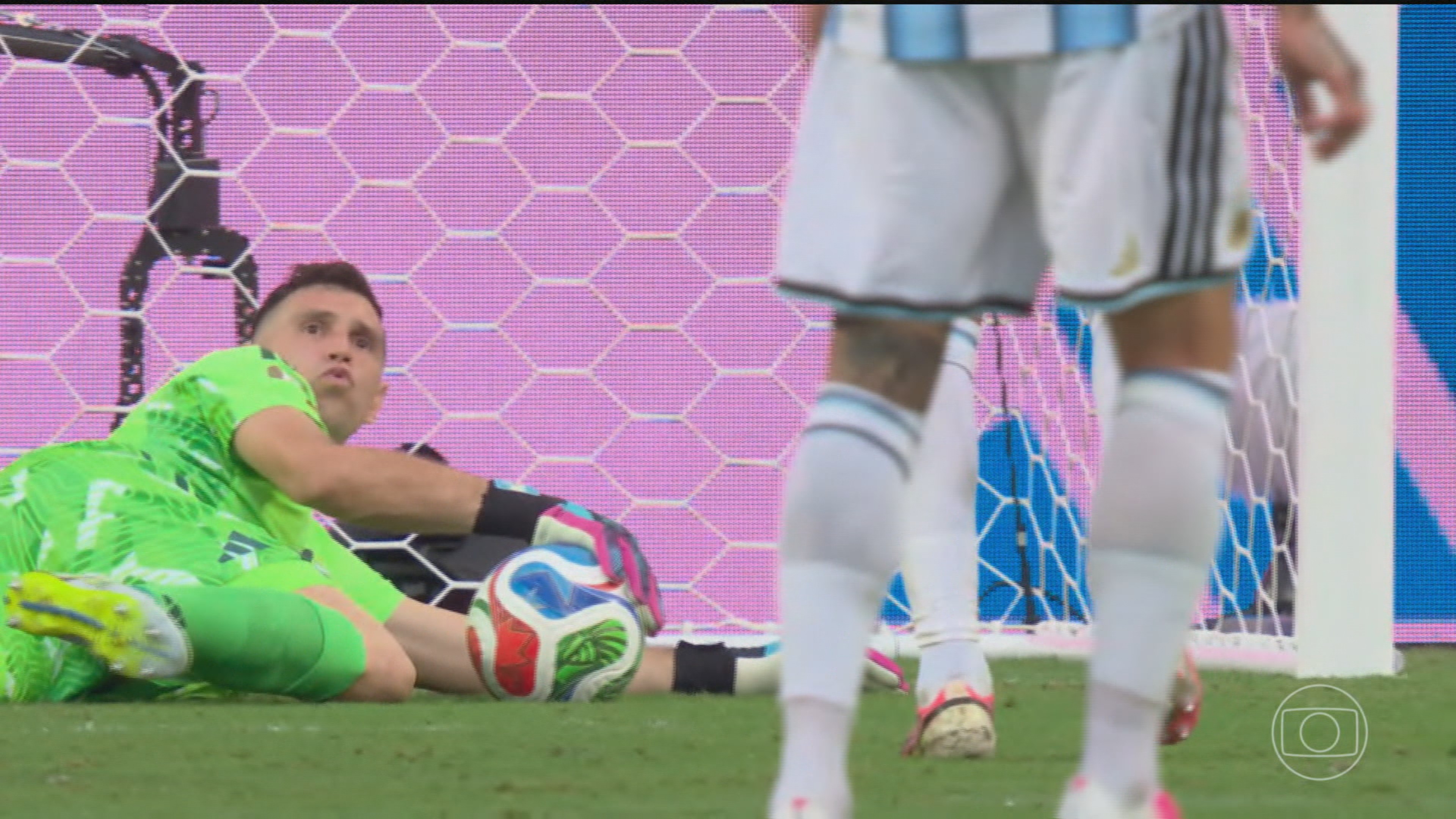 Experiência do goleiro Dibu Martínez é peça decisiva da Argentina na disputa por títulos
