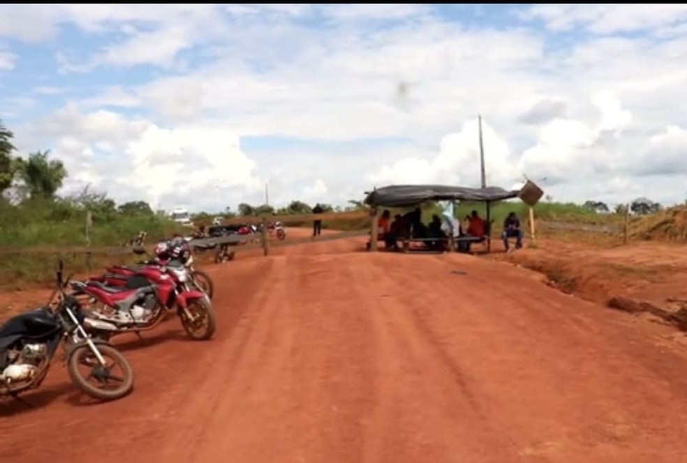 Paralisação na BR-317 tem afetado postos e supermercados em Boca do Acre no AM — Foto: Divulgação 