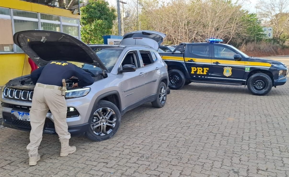 Ao ser abordado com carro furtado, suposto dono afirma ter recebido veículo como pagamento de dívida 