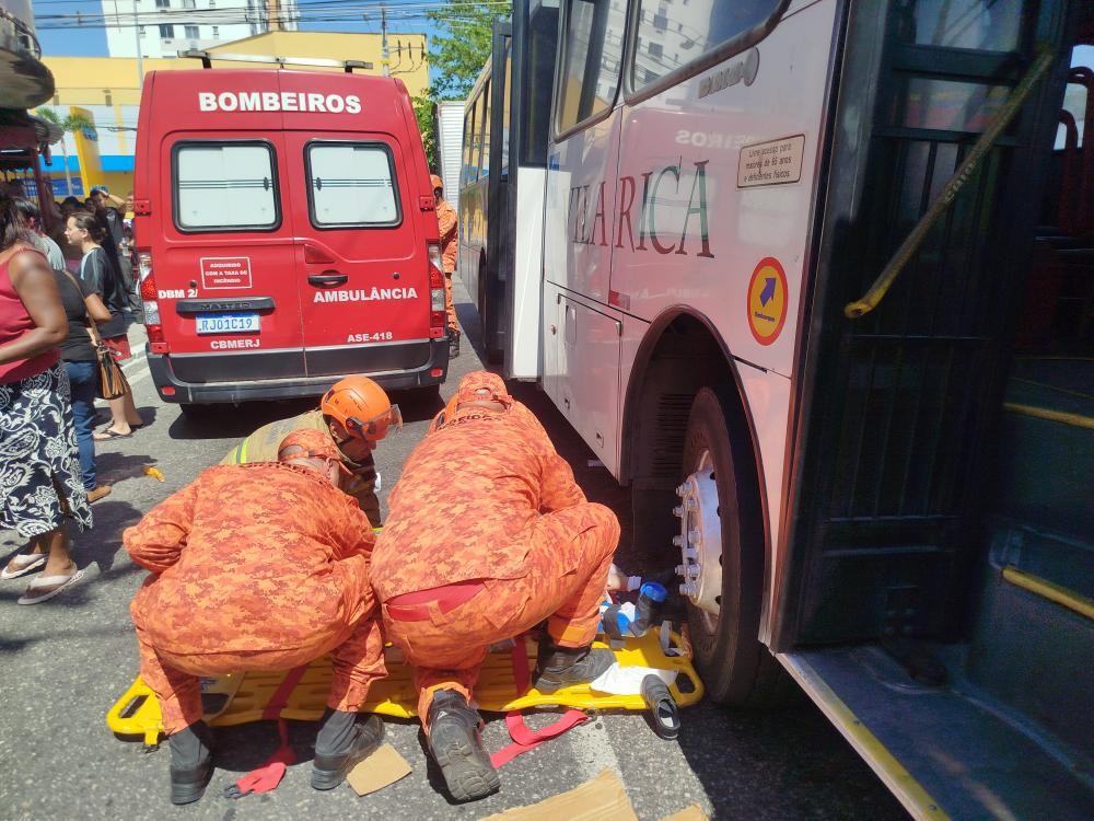 Duas crianças são atropeladas por ônibus em Belford Roxo
