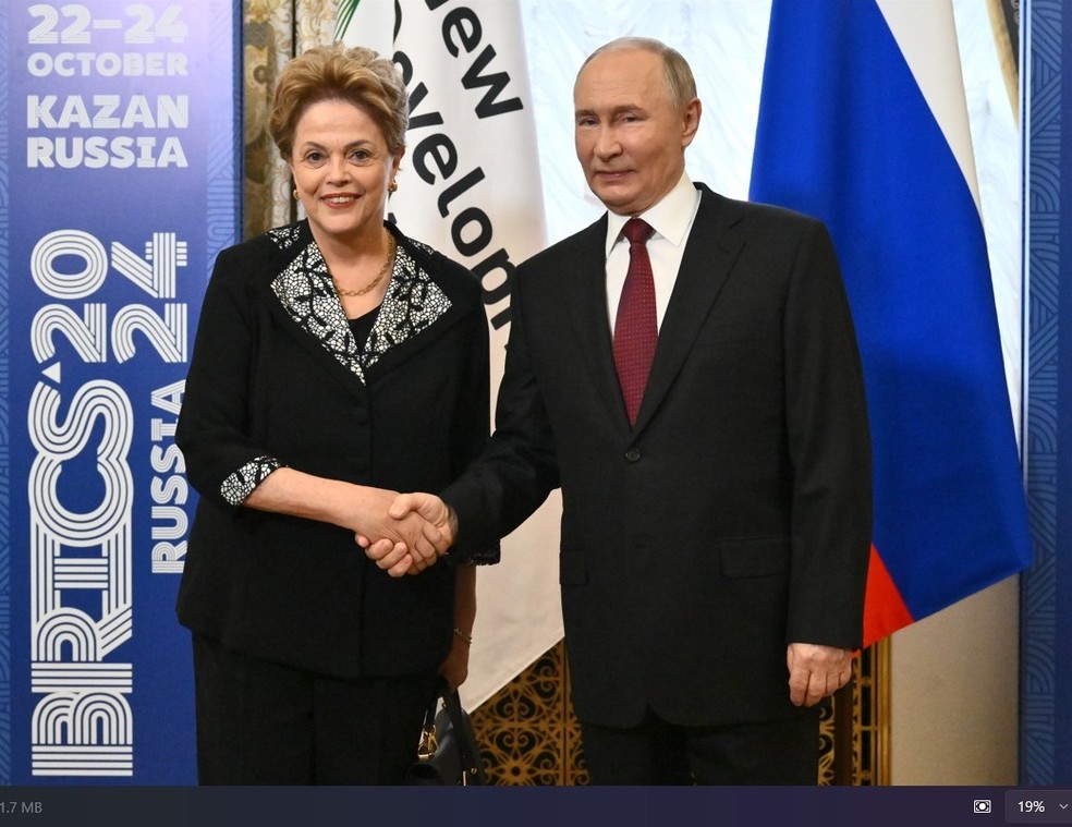 Dilma Roussef, presidente do Banco dos Brics, se encontra com Vladimir Putin, presidente da Rússia na reunião de cúpula em Kazan — Foto: Kristina Kormilitsyna/ Brics