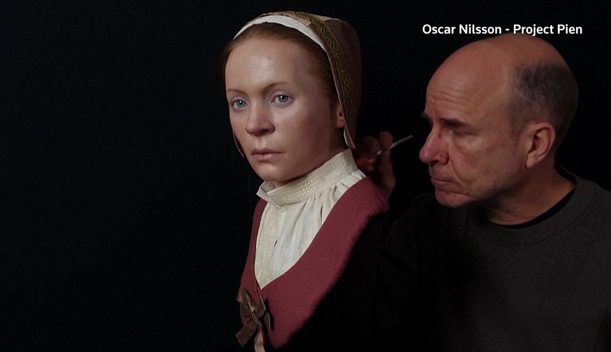 'Vampira' de 400 anos: cientistas reconstroem rosto de mulher enterrada com cadeado e foice na Polônia; veja imagens