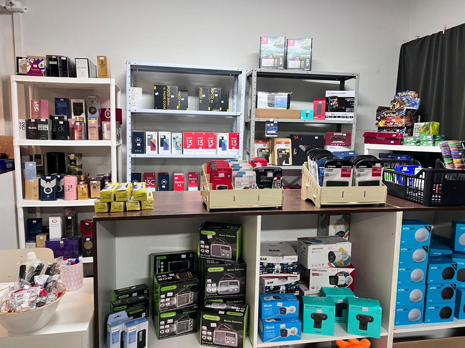 Bazar em Curitiba tem produtos apreendidos pela Receita Federal; veja como participar