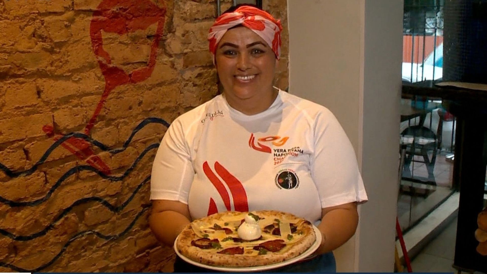 Pizzaiola brasileira ganha prêmio de pizza mais criativa do mundo em Olimpíada na Itália