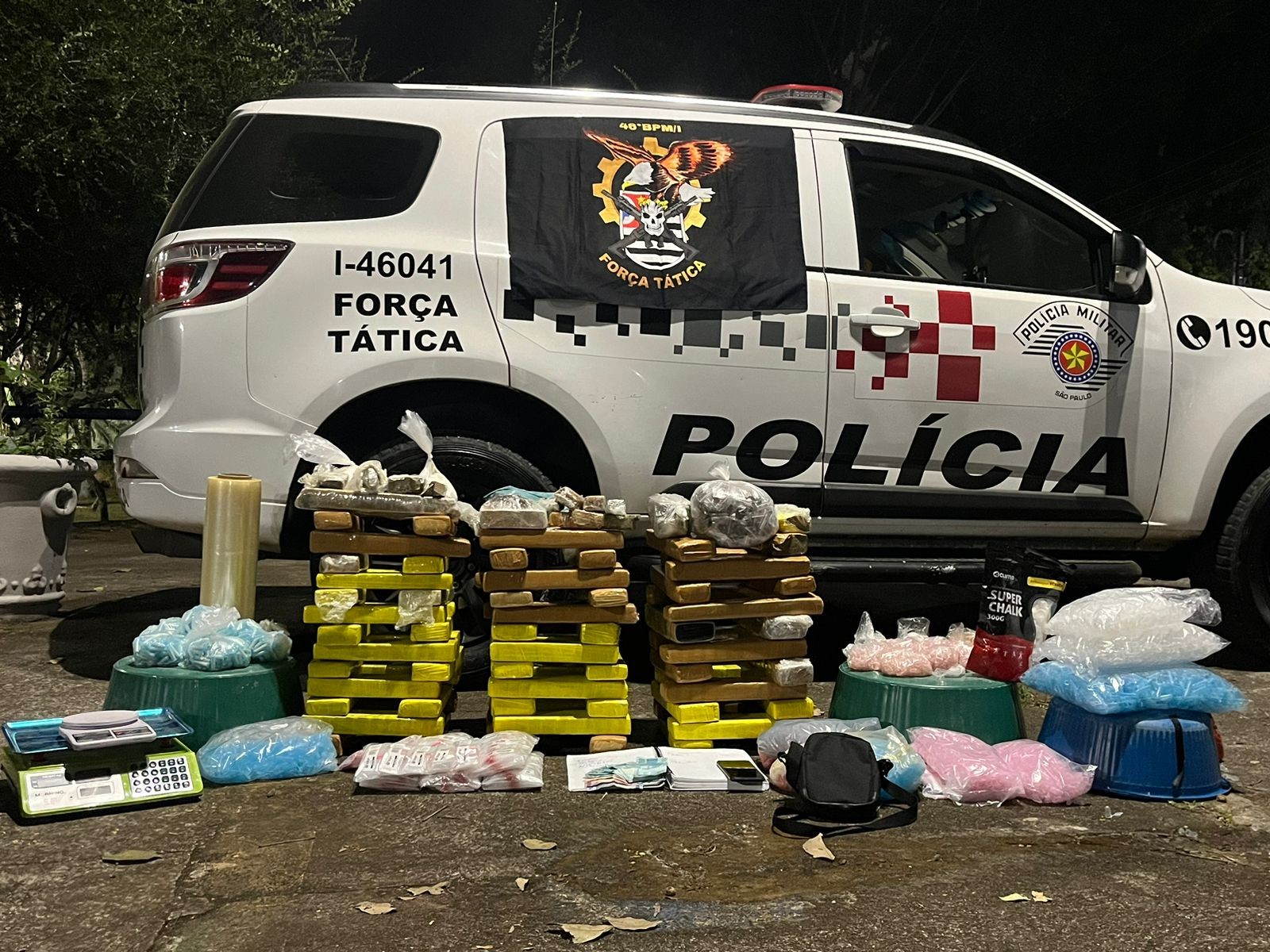 Homem é preso com quase 80 kg de drogas escondidas em casa abandonada na Zona Leste de São José
