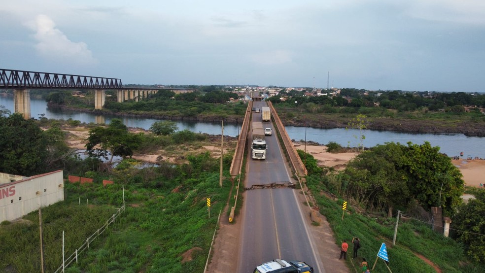Ponte entre Maranhão e Tocantins desabou sobre rio — Foto: Francisco Sirianno/Grupo Mirante