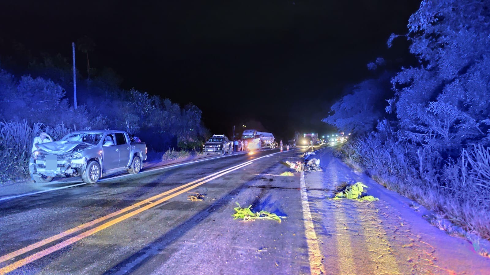 Acidente entre moto e caminhonete deixa homem morto na BR-262, em Manhuaçu