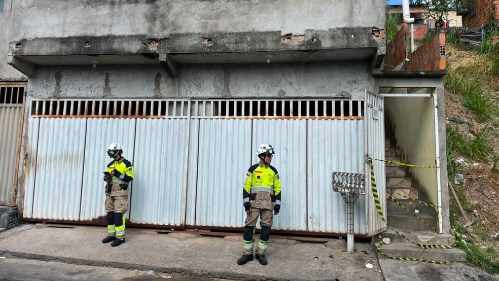 Casa onde ocorreu o incêndio que matou duas crianças, no bairro Parque São Pedro, na Zona Oeste de Manaus — Foto: Lucas Macedo/g1 AM