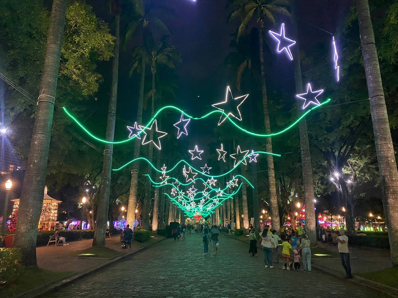 BH terá mudanças no trânsito à noite durante a iluminação de Natal na Praça da Liberdade