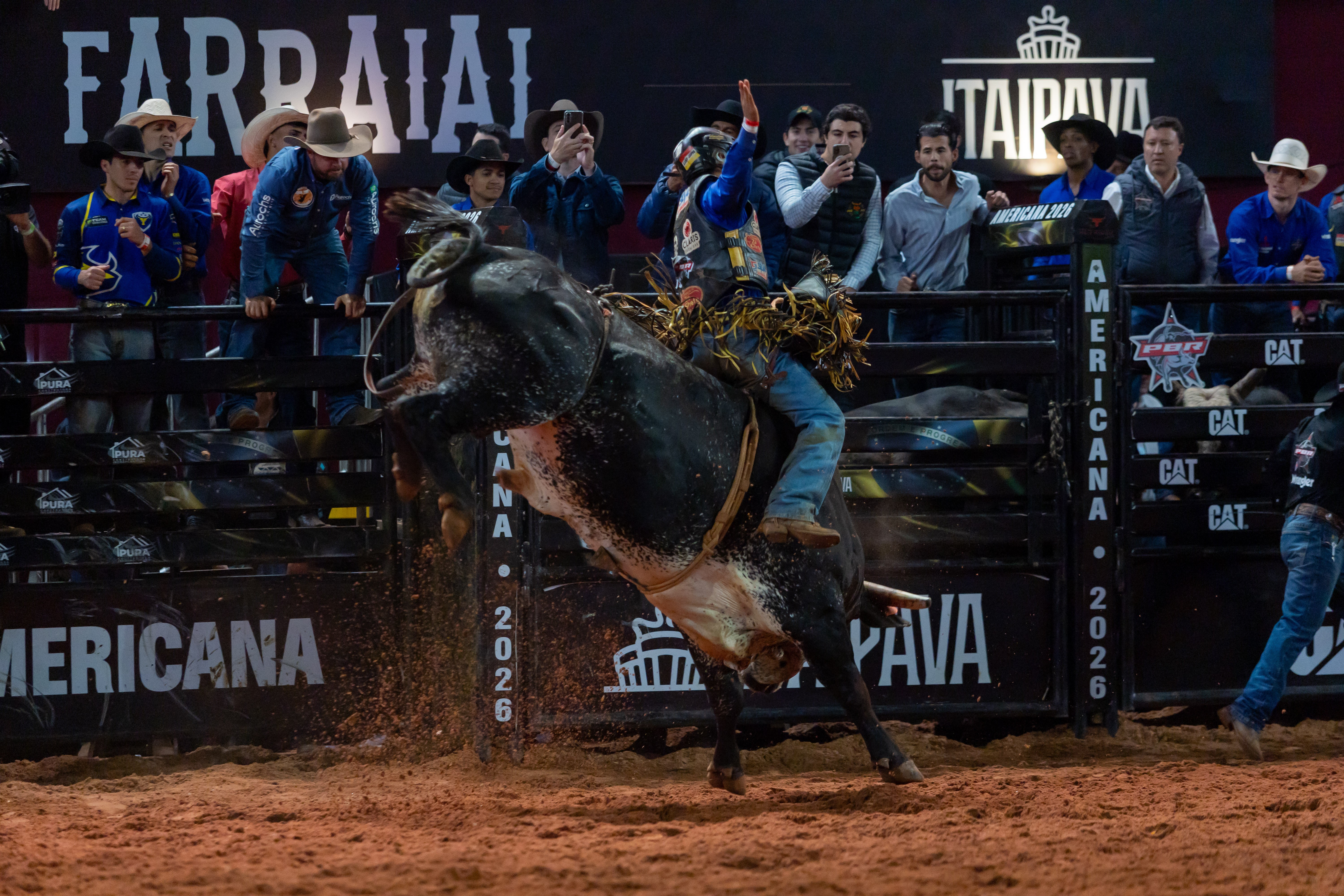 Final da etapa de Americana da PBR reuniu dez competidores na noite deste domingo (7) — Foto: Thomaz Marostegan