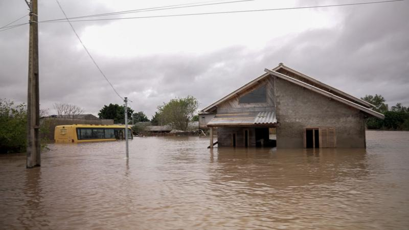 Governo anuncia R$ 86 milhões para construção de moradias para atingidos pelas enchentes no RS 