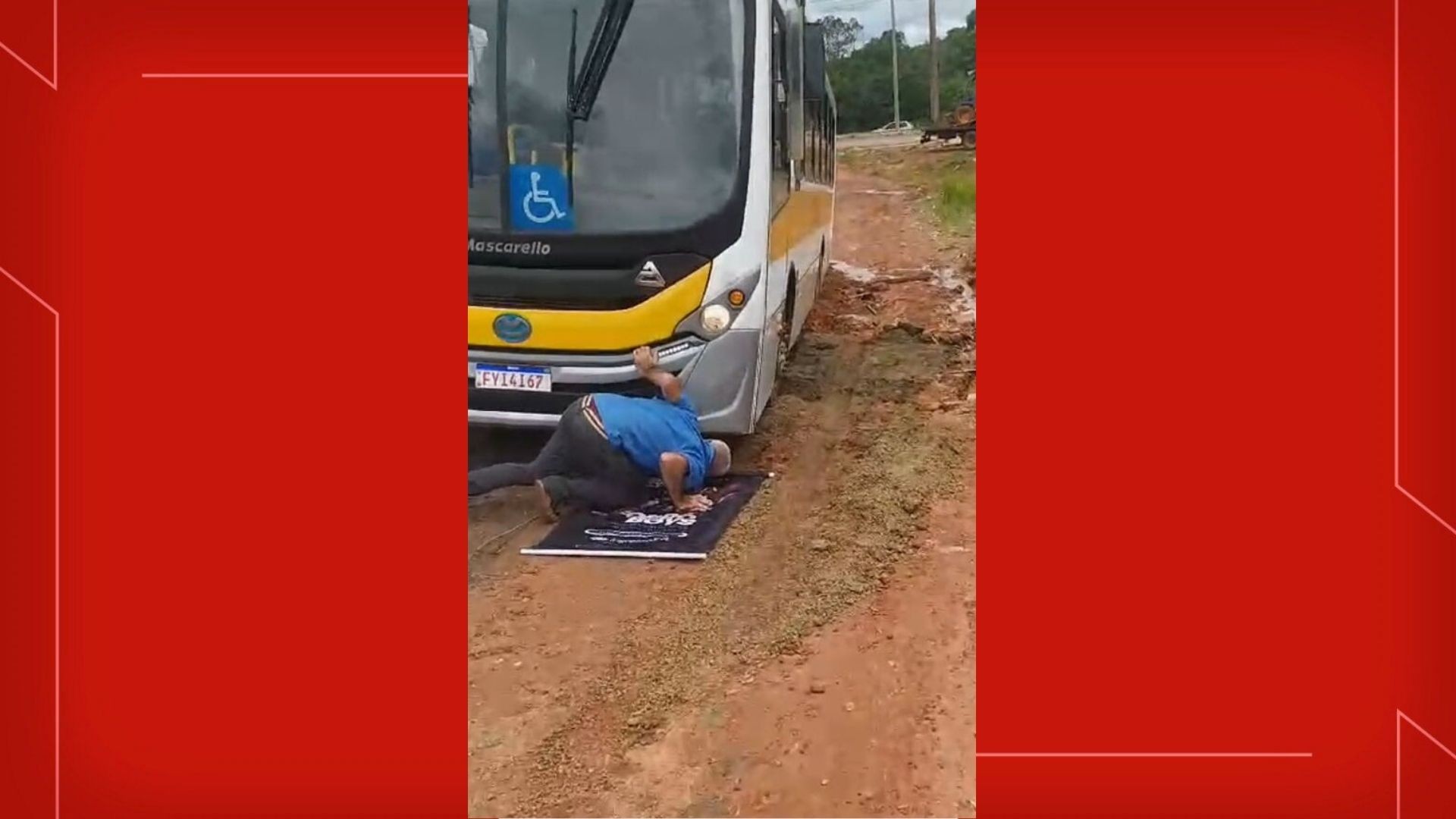 Ônibus escolares atolam e prejudicam estudantes de escolas públicas na capital do país; veja imagens