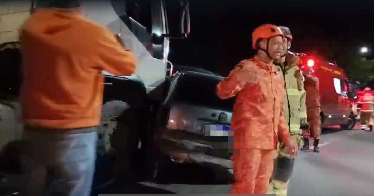 Acidente entre caminhão e carro interdita parcialmente a BR-393 em Volta Redonda
