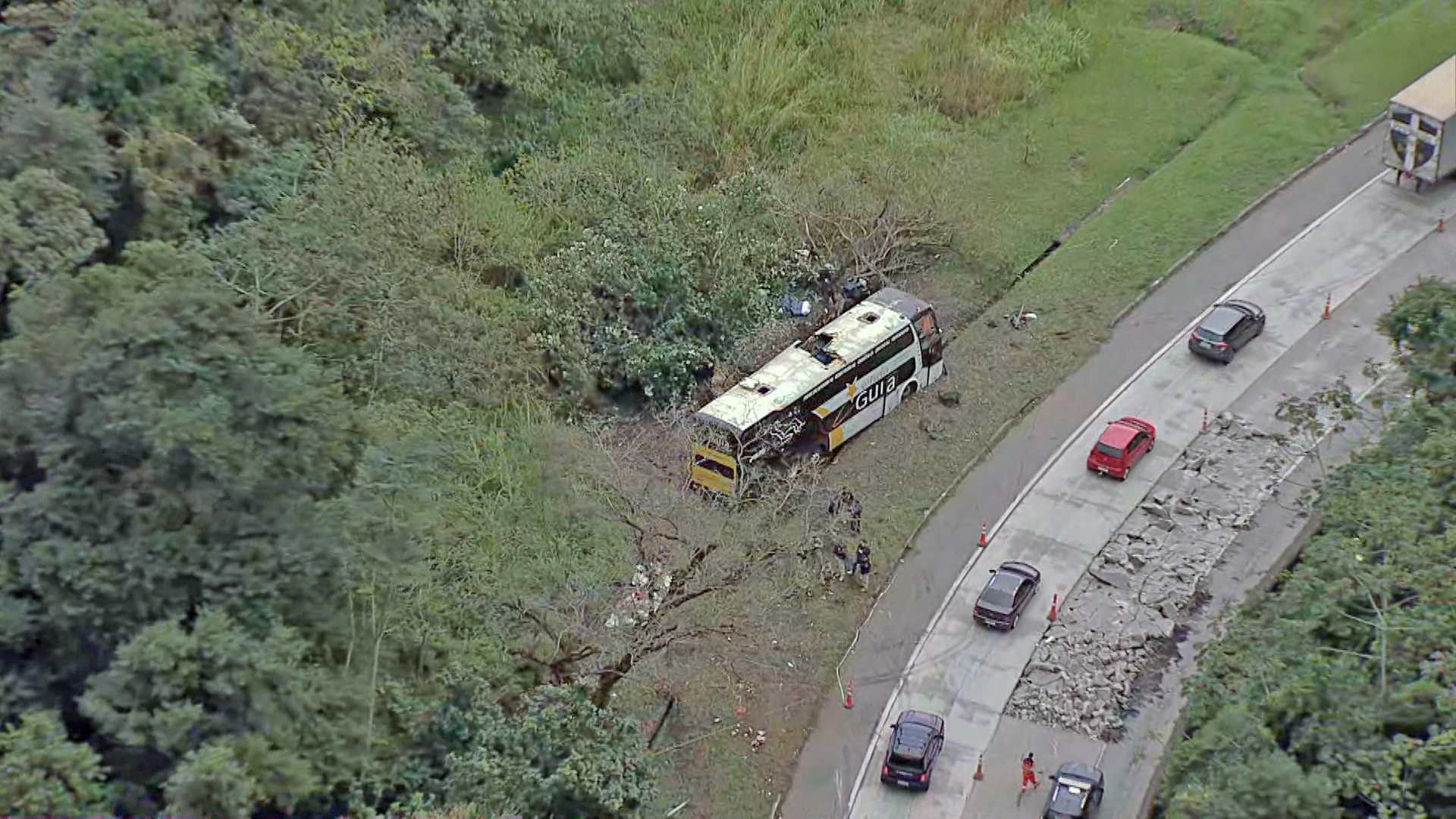 ANTT diz que ônibus de acidente em Petrópolis que matou 10 pessoas 'era clandestino'
