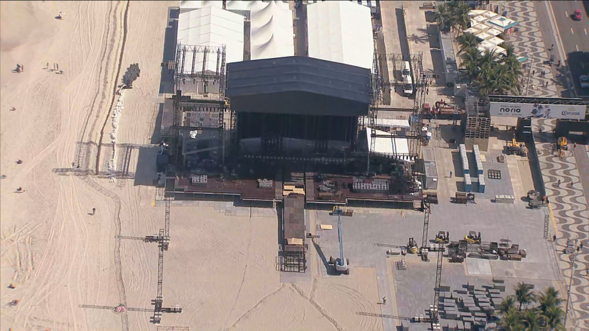 Palco de Shakira em Copacabana tem passarela de 25 metros montada em direção ao público