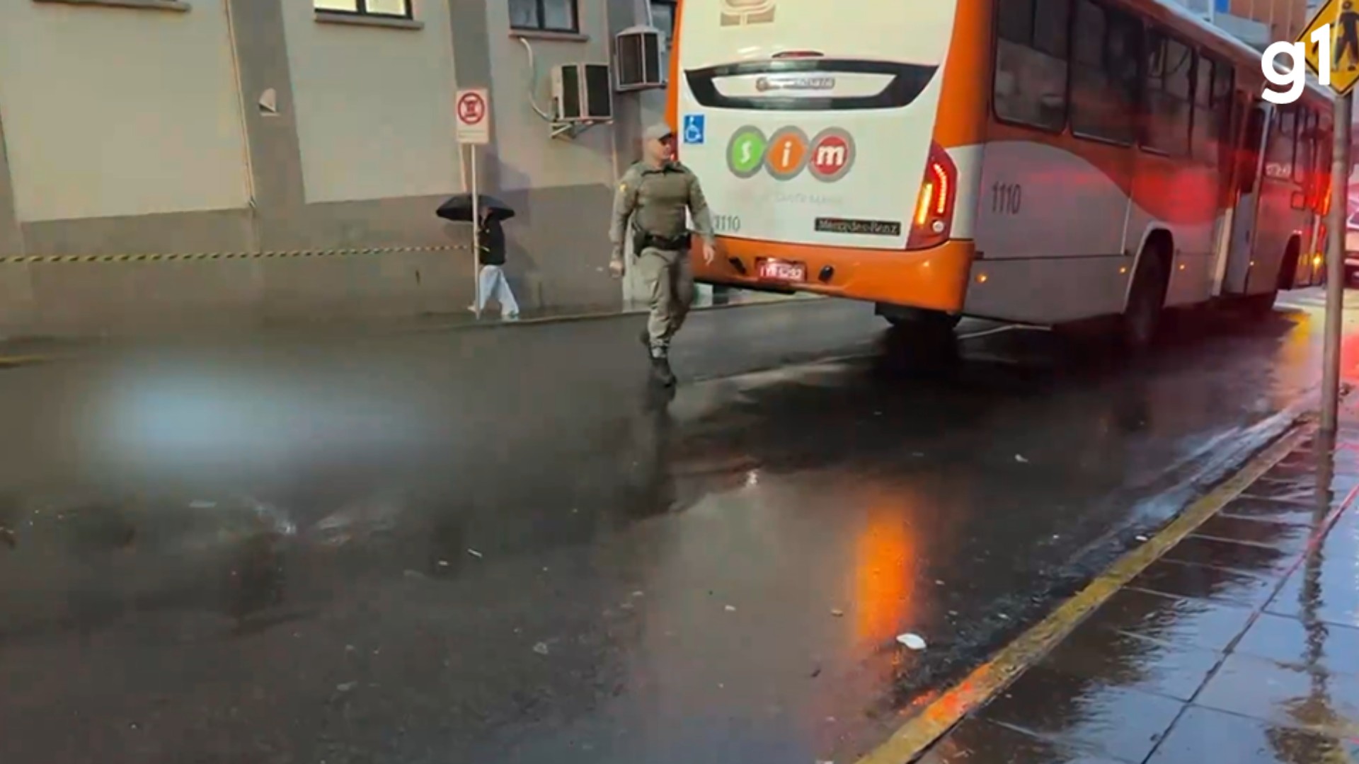 Mulher morre atropelada por ônibus ao atravessar rua em Santa Maria