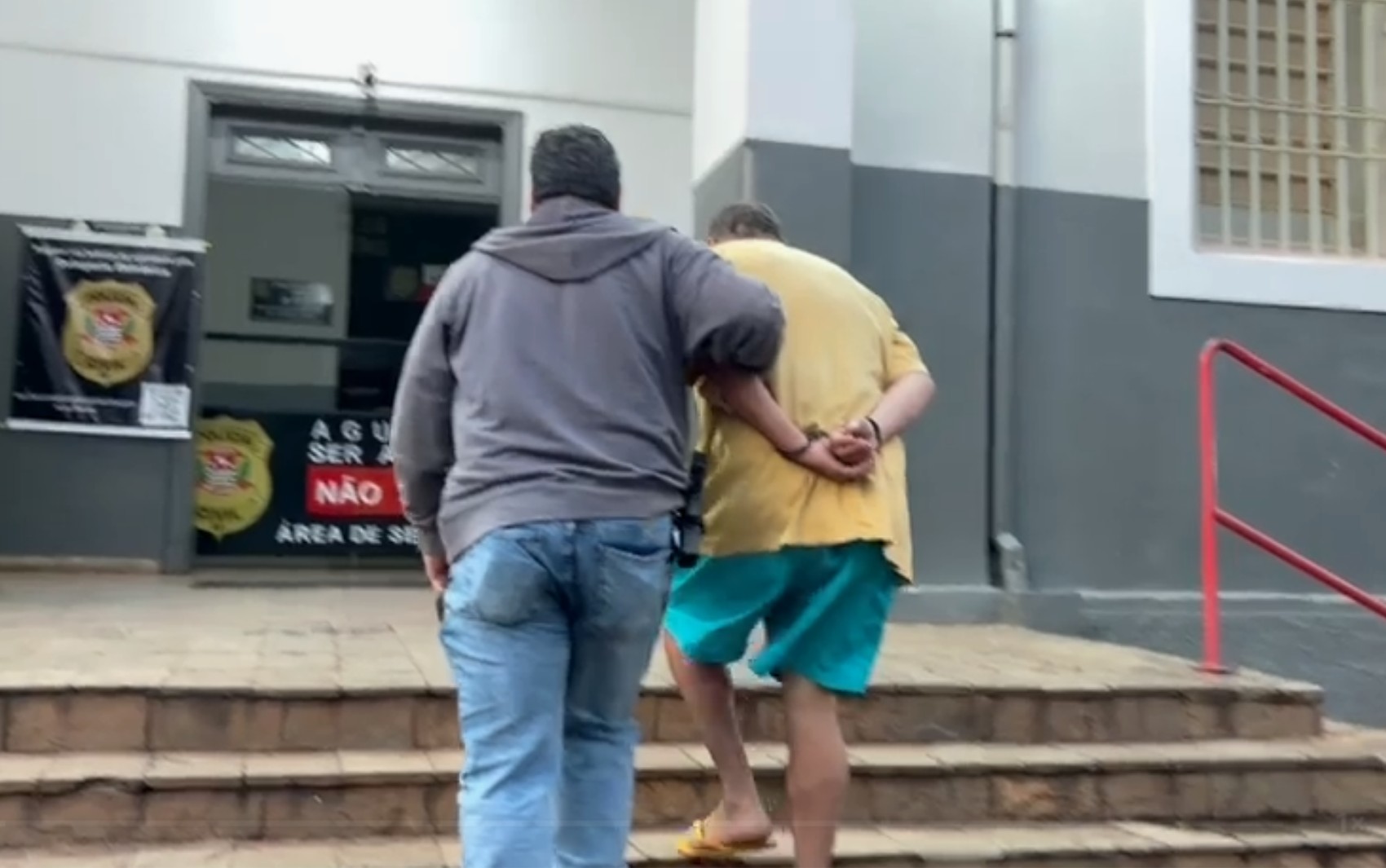 Artista plástico é preso em Ribeirão Preto, SP, por suspeita de vender obras personalizadas e não entregar