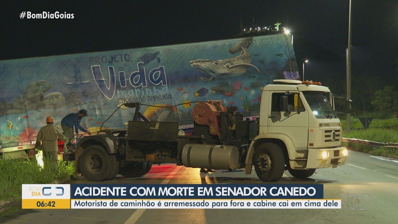 Caminhoneiro morre após carreta tombar, ser arremessado e cabine cair ...