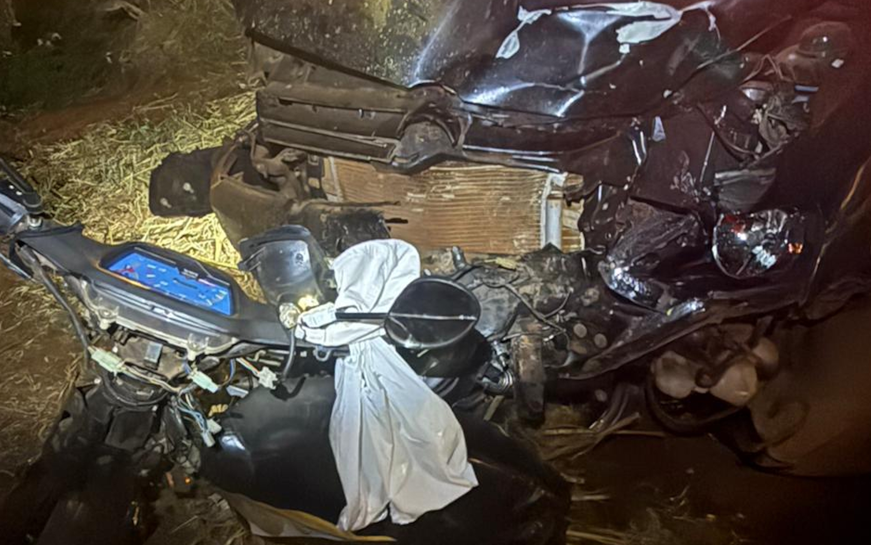 Acidente com ciclomotor mata adolescente e jovem em Goiás