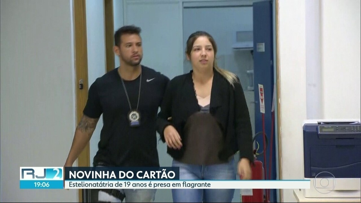 Presa estelionatária de 19 anos conhecida como novinha do cartão