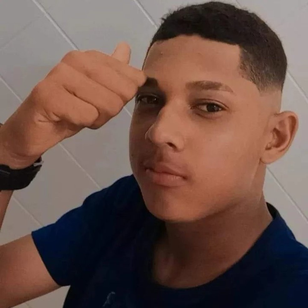 Gustavo Saturnino Coleto, de 17 anos, morreu após sofrer um acidente de moto, em Poconé (MT) — Foto: Reprodução