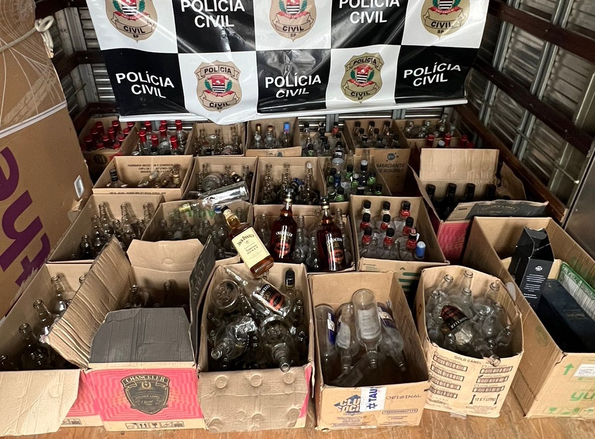 Polícia Civil apreende bebidas falsificadas em casa de advogado de Itapetininga 
