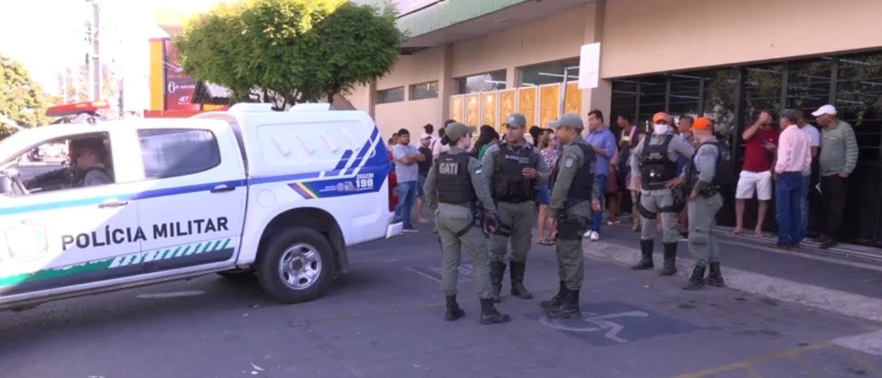 Mulher é morta a tiros dentro de supermercado no centro de Petrolina