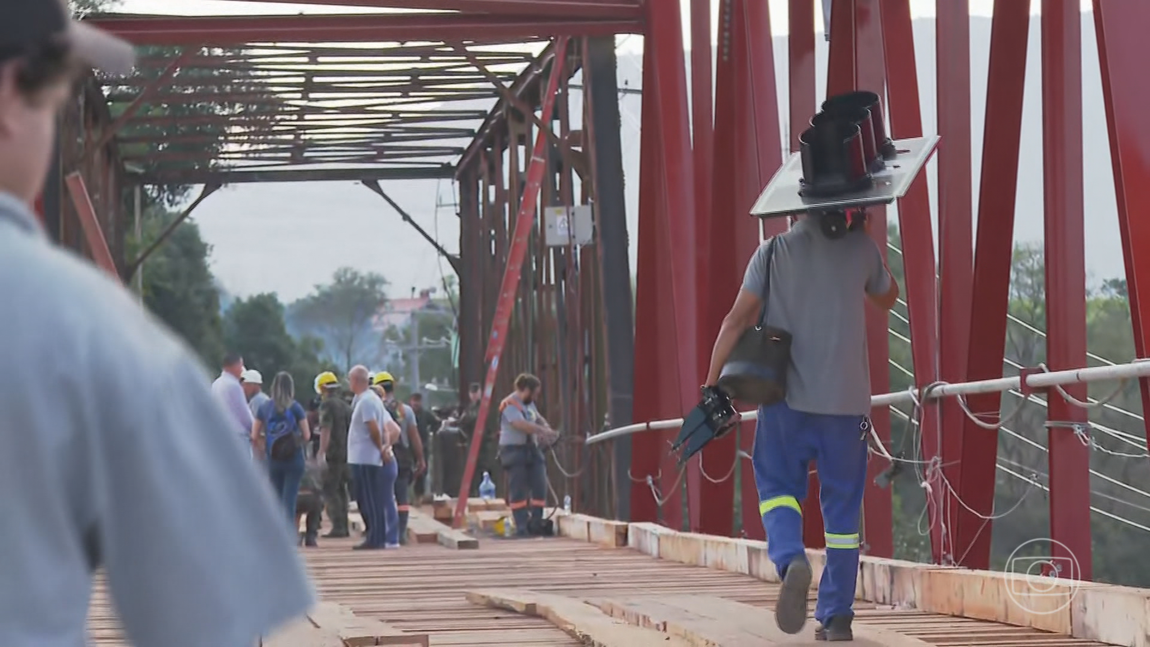 No Vale do Taquari, moradores e prefeituras reconstroem ponte em 15 dias