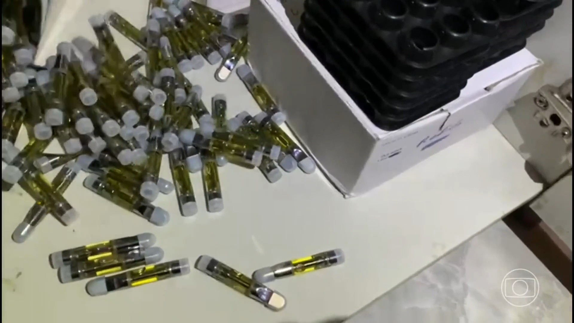 Polícia prende membros de quadrilha que vendia cigarros eletrônicos com óleo de maconha