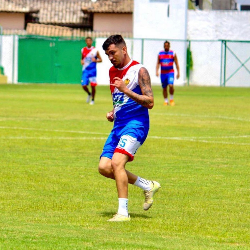 Jogador de futebol morreu em acidente de moto nesta segunda-feira (10) — Foto: Ascom Porto Seguro