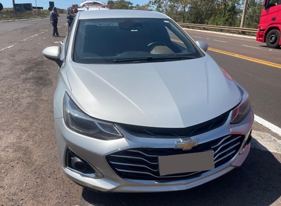 Motorista é preso por receptação após dirigir carro furtado em Presidente Epitácio (SP) — Foto: Polícia Militar