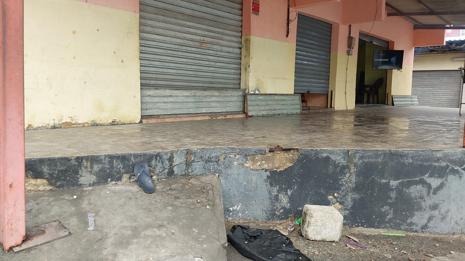 Homem é morto após ataque a tiros em pizzaria cheia de clientes em Cariacica