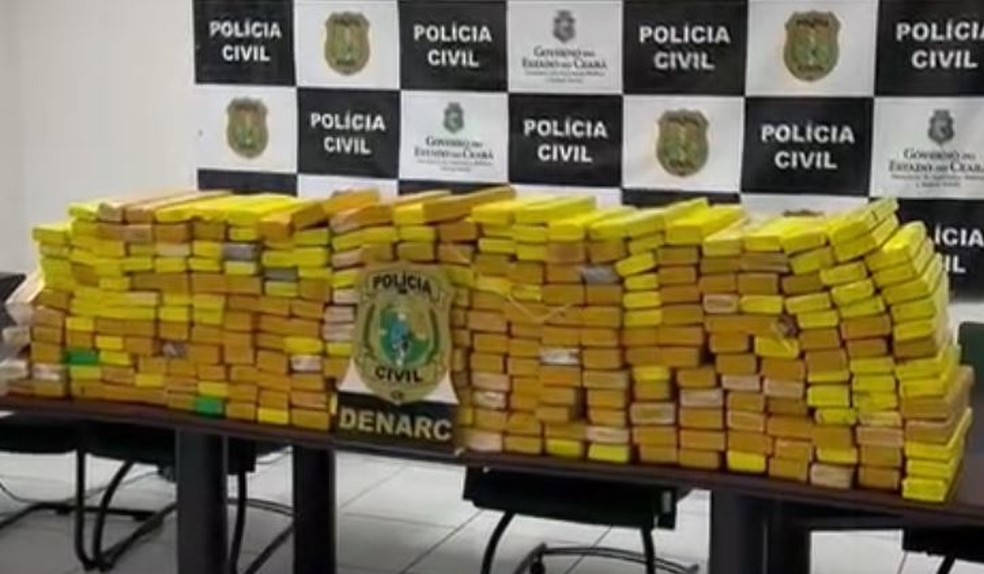 Mais de 270 quilos de maconha são apreendidos pela polícia em imóvel abandonado na cidade de Horizonte, na Região Metropolitana de Fortaleza. — Foto: Polícia Civil/ Divulgação