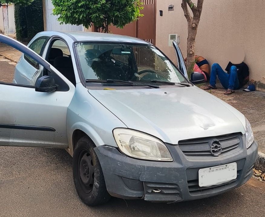 VÍDEO: polícia prende homem suspeito de roubar bolsa, acelerar carro e arrastar mulher no asfalto