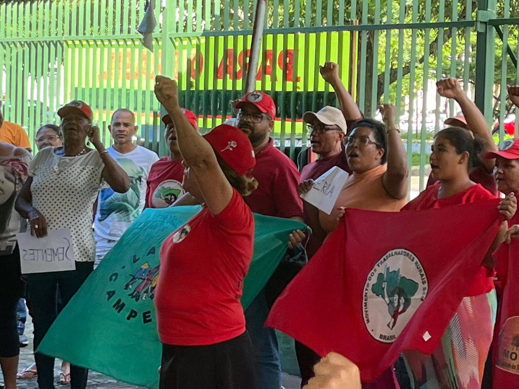 MST ocupa sede do Incra em Aracaju e pede reforma agrária